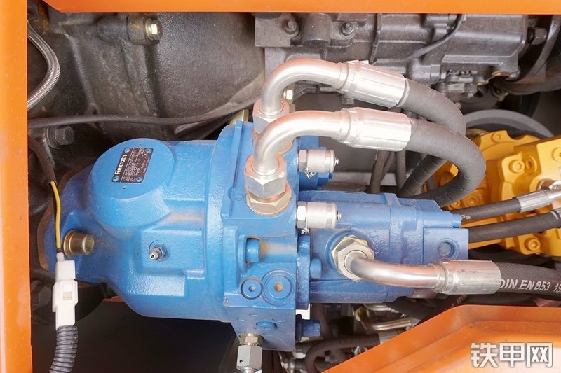 新源XY75W-9挖掘机局部