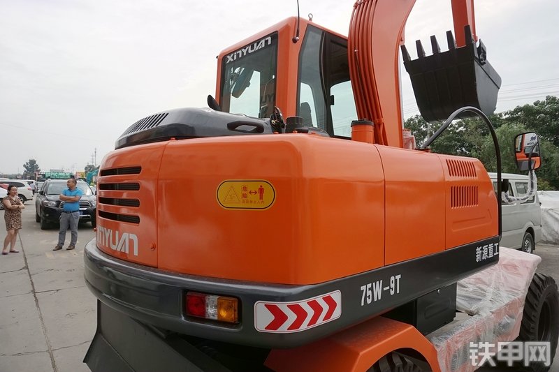 新源XY75W-9挖掘机整机外观