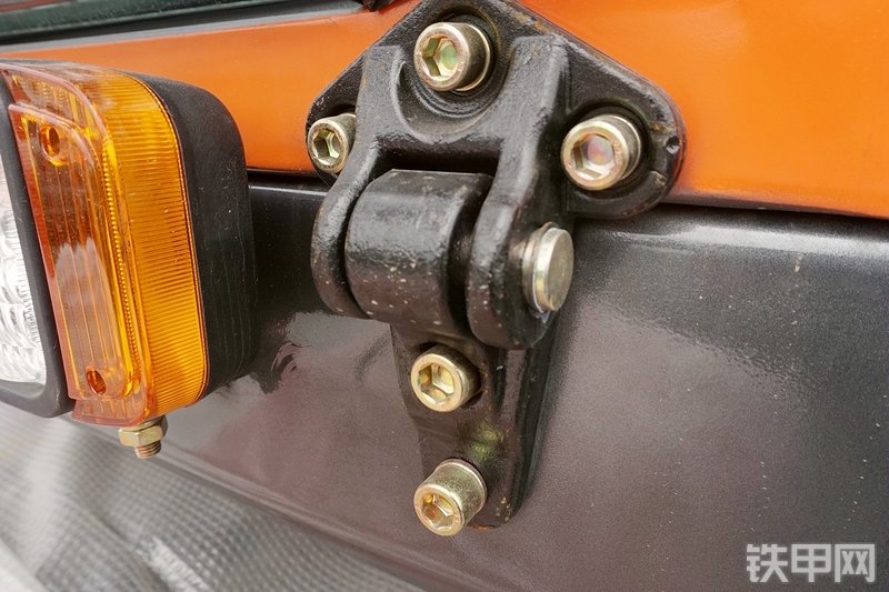 新源XY75W-9挖掘机局部