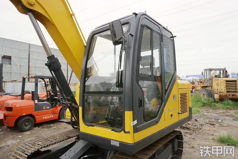 卡特重工CT85-8B挖掘机整机外观