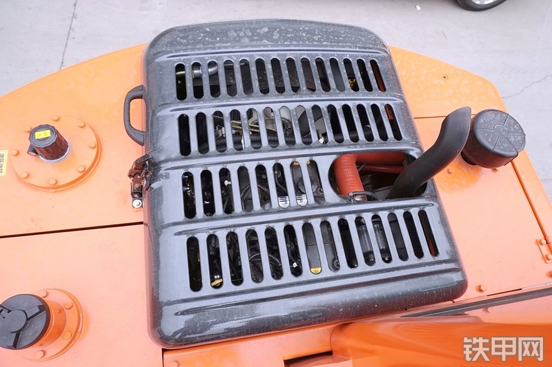 新源XY75W-9挖掘机局部