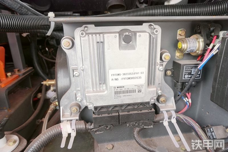 新源XY75W-9挖掘机局部