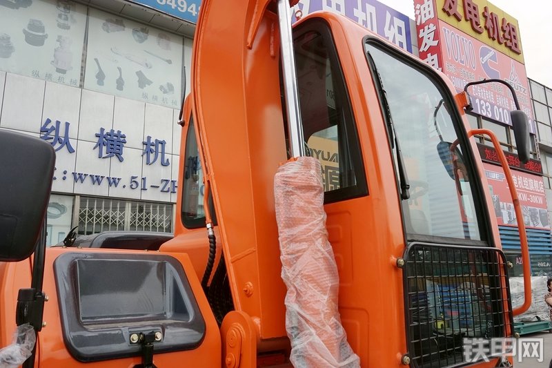 新源XY75W-9挖掘机局部