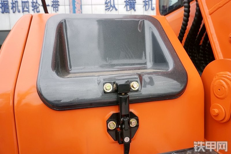 新源XY75W-9挖掘机局部