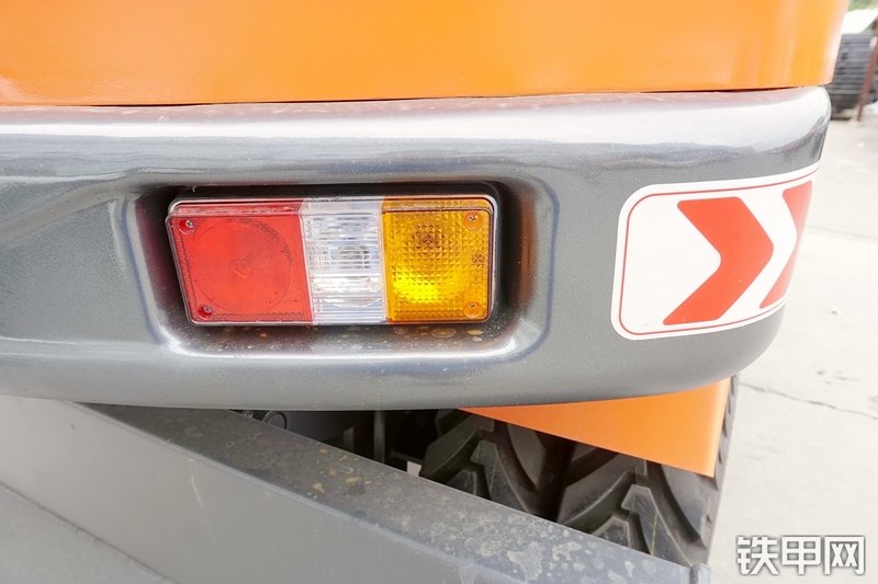 新源XY75W-9挖掘机局部