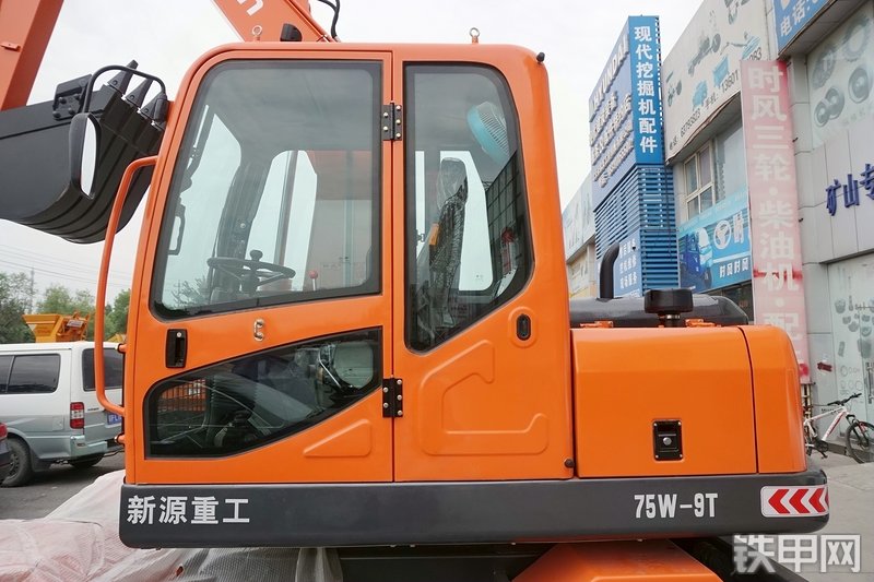 新源XY75W-9挖掘机整机外观