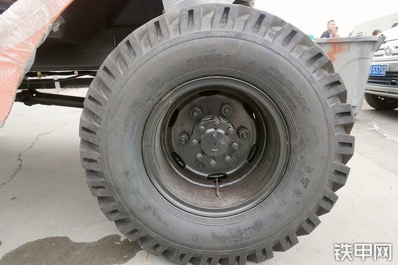 新源XY75W-9挖掘机局部