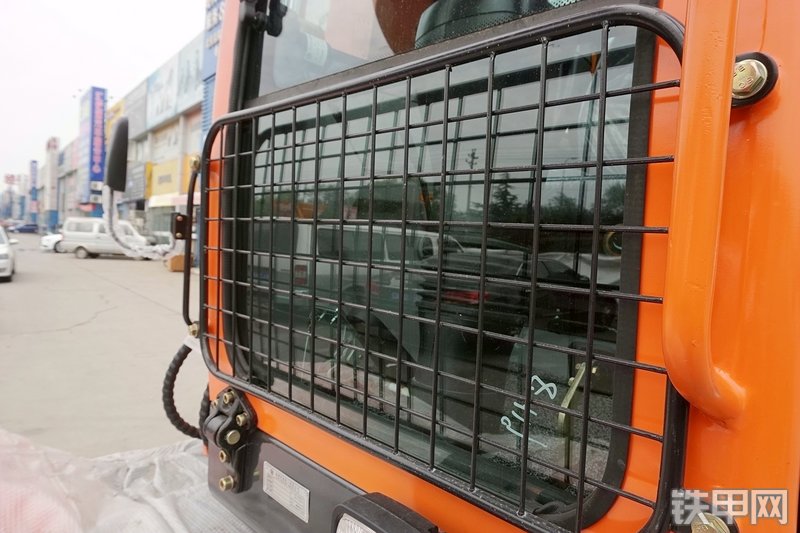 新源XY75W-9挖掘机局部