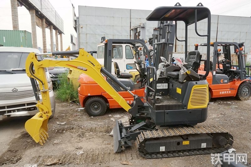 卡特重工CT16-9B挖掘机整机外观