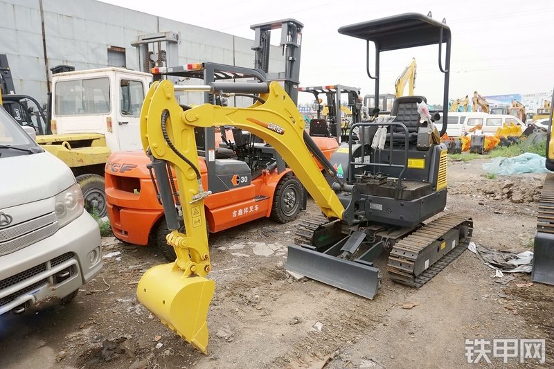 卡特重工CT16-9B挖掘机整机外观