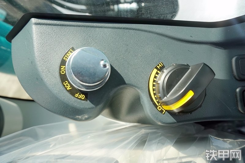 神钢SK210LC-10挖掘机局部