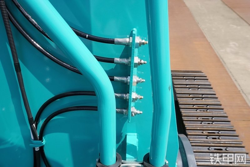 神钢SK350LC-10挖掘机局部