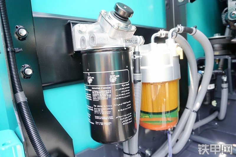 神钢SK260LC-10挖掘机局部