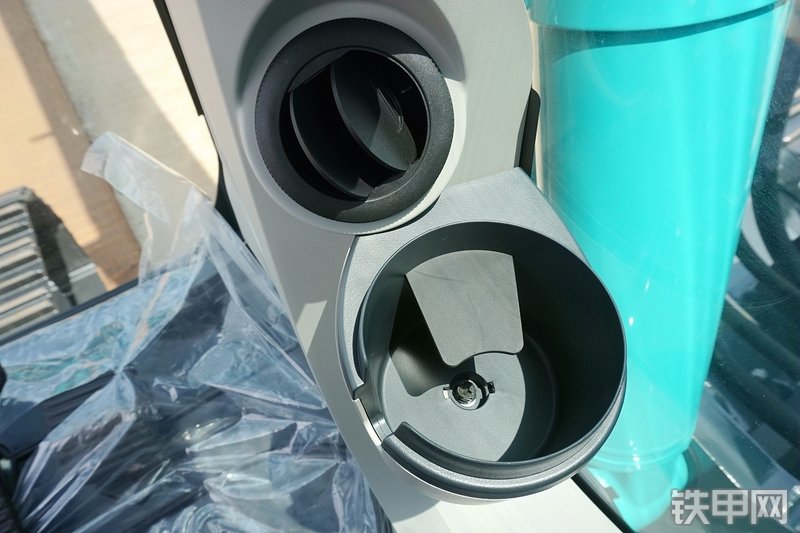 神钢SK260LC-10挖掘机局部