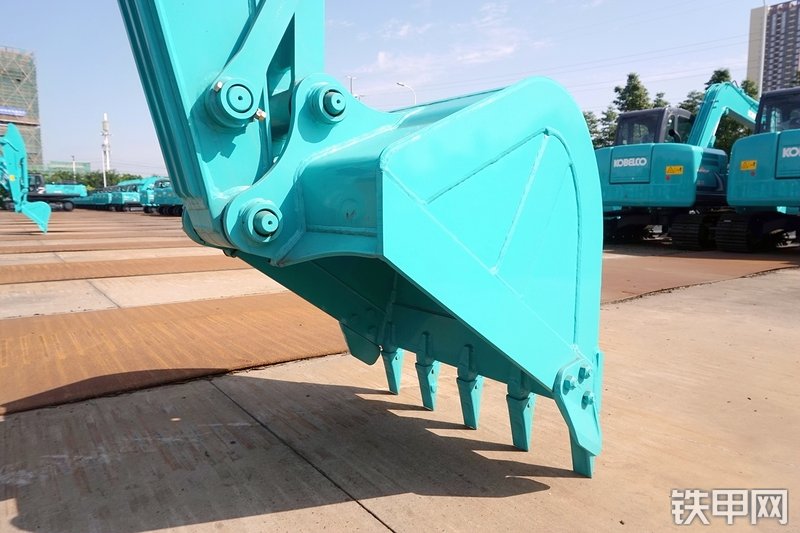 神钢SK75-8挖掘机局部