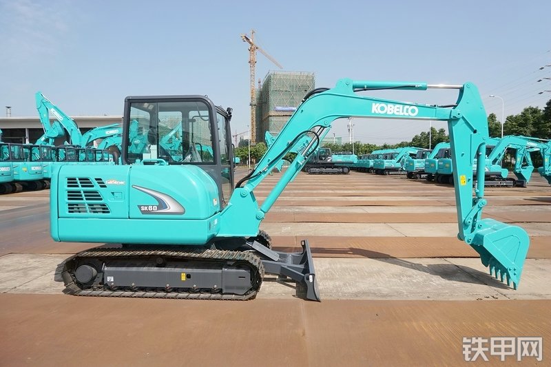 神钢SK60-8挖掘机整机外观