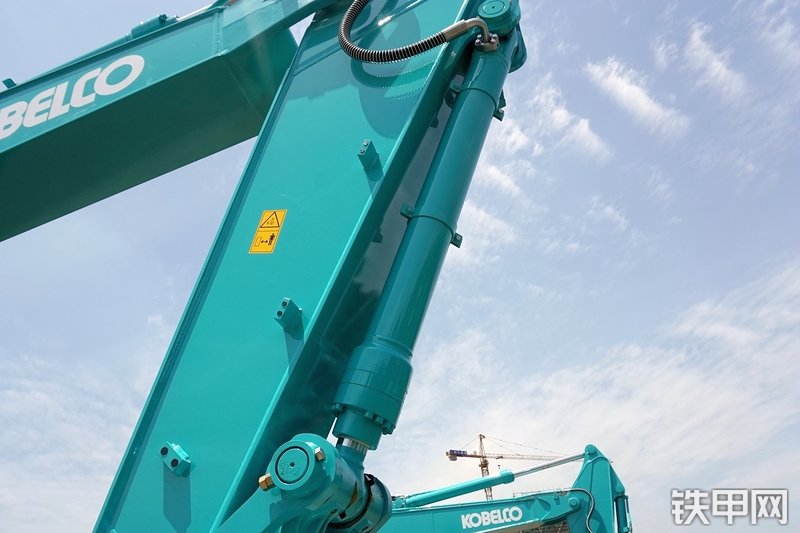 神钢SK260LC-10挖掘机局部