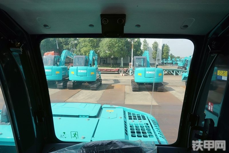 神钢SK75-8挖掘机局部