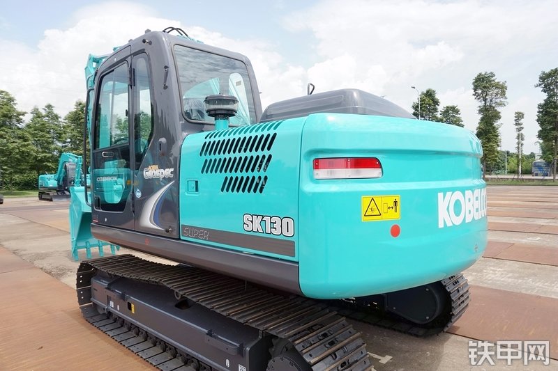神钢SK130-8挖掘机整机外观