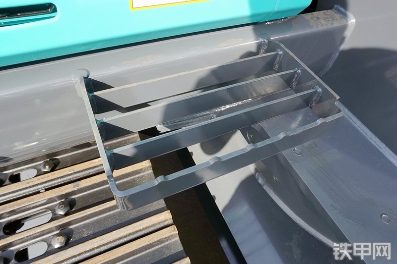 神钢SK210LC-10挖掘机局部