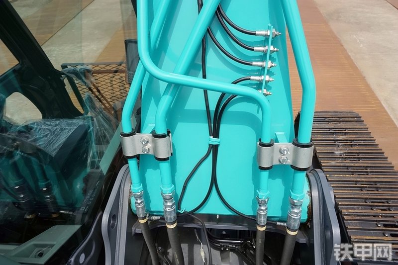 神钢SK220XD-10挖掘机局部