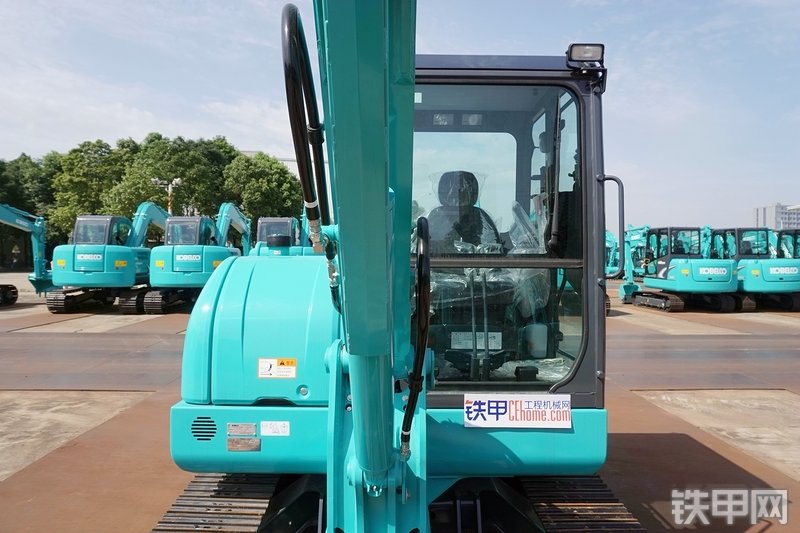 神钢SK60-8挖掘机整机外观