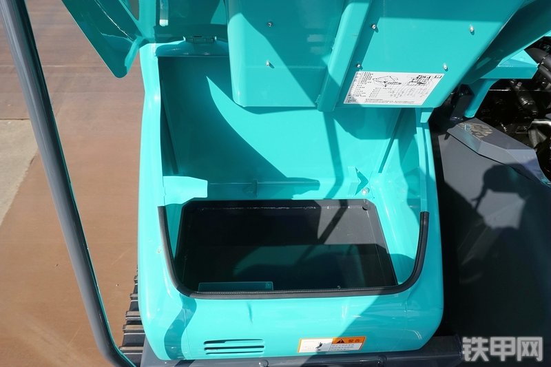 神钢SK210LC-10挖掘机局部