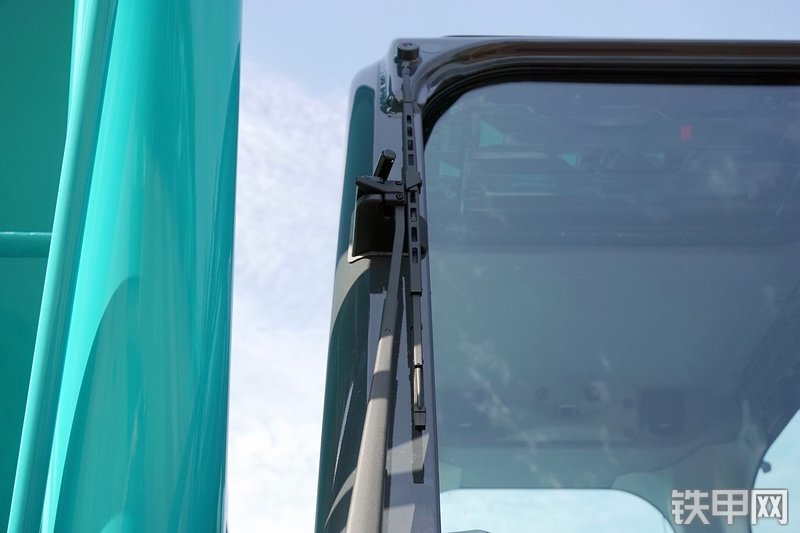 神钢SK210LC-10挖掘机局部