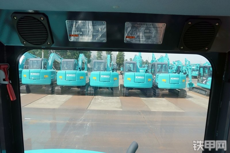 神钢SK60-8挖掘机局部