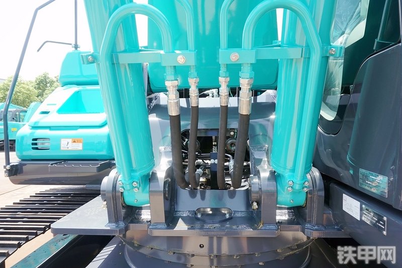 神钢SK260LC-10挖掘机局部