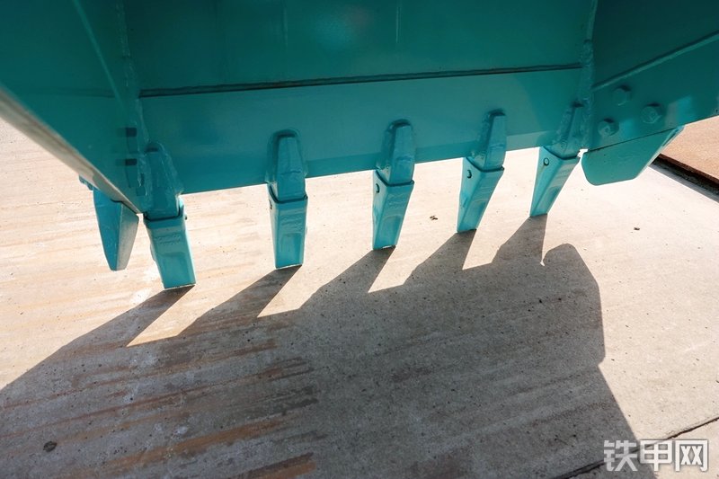 神钢SK75-8挖掘机局部