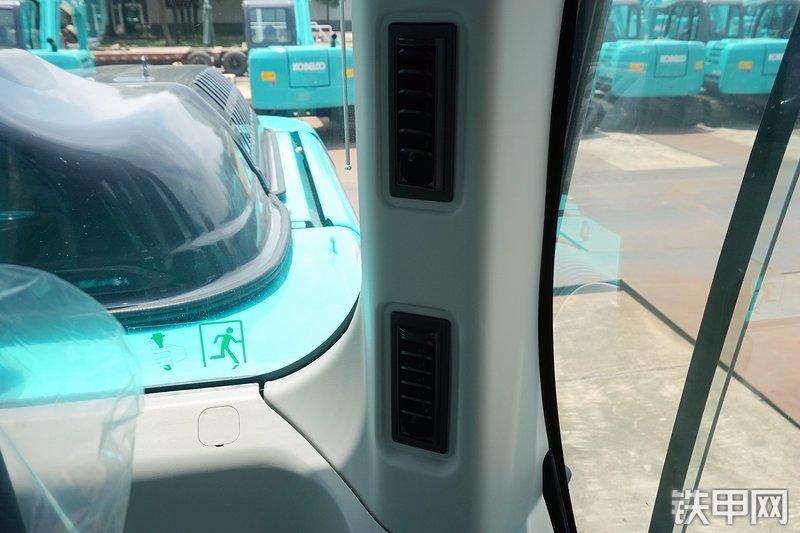 神钢SK260LC-10挖掘机局部