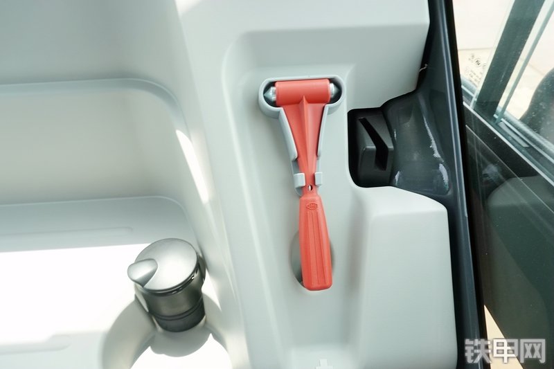 神钢SK220XD-10挖掘机局部