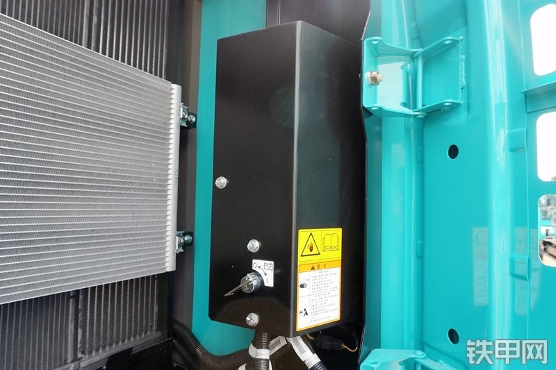 神钢SK220XD-10挖掘机局部