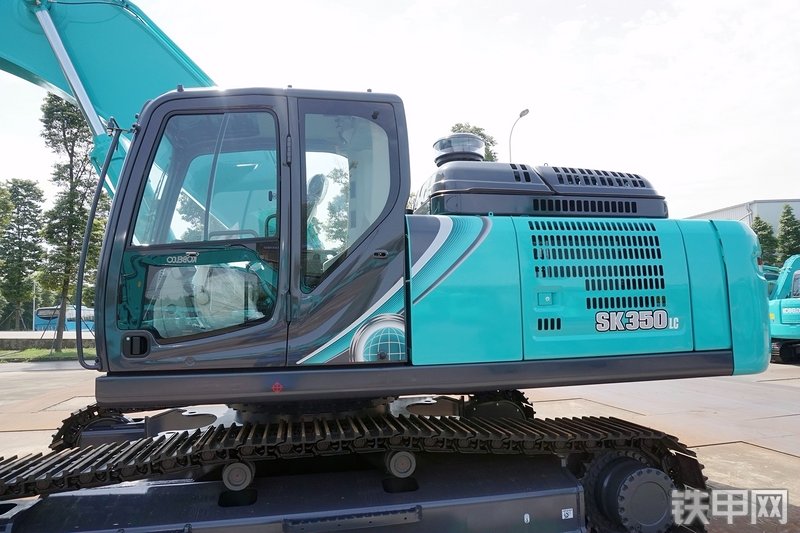 神钢SK350LC-10挖掘机整机外观