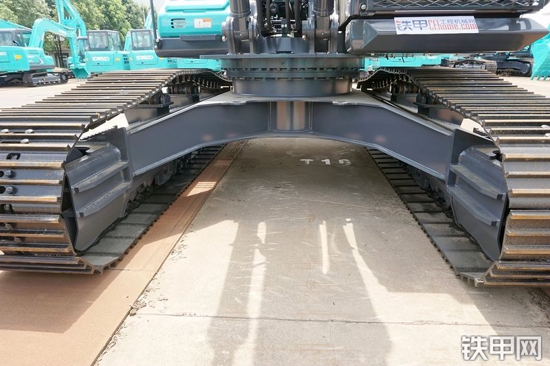 神钢SK220XD-10挖掘机局部