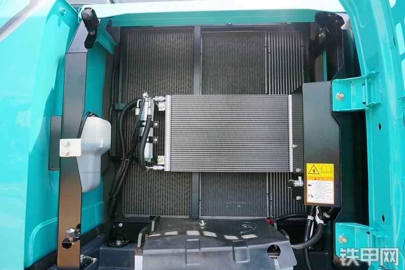 神钢SK260LC-10挖掘机局部