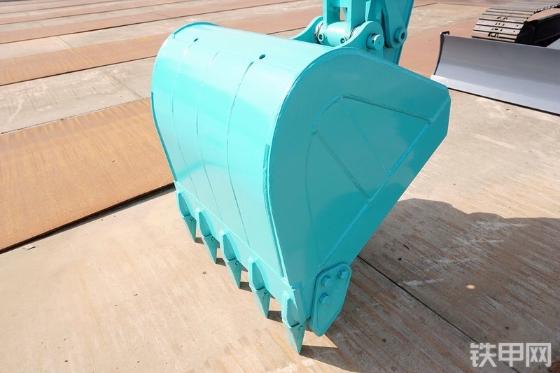 神钢SK75-8挖掘机局部