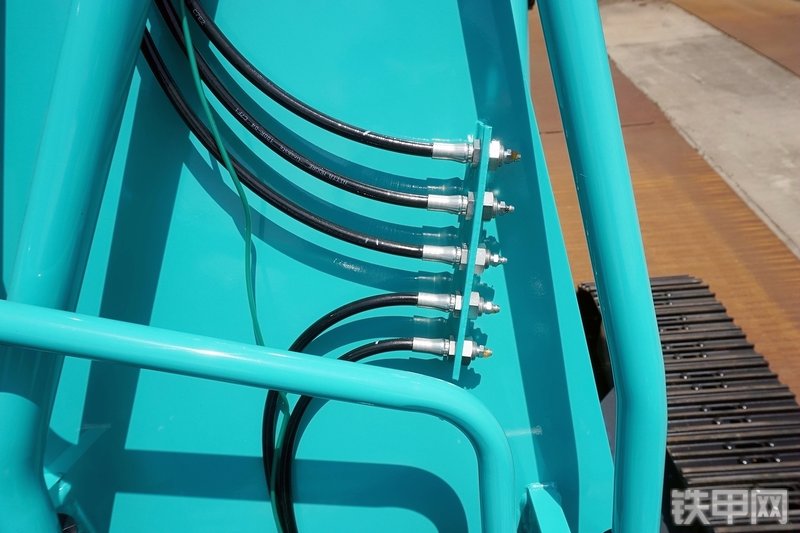 神钢SK260LC-10挖掘机局部