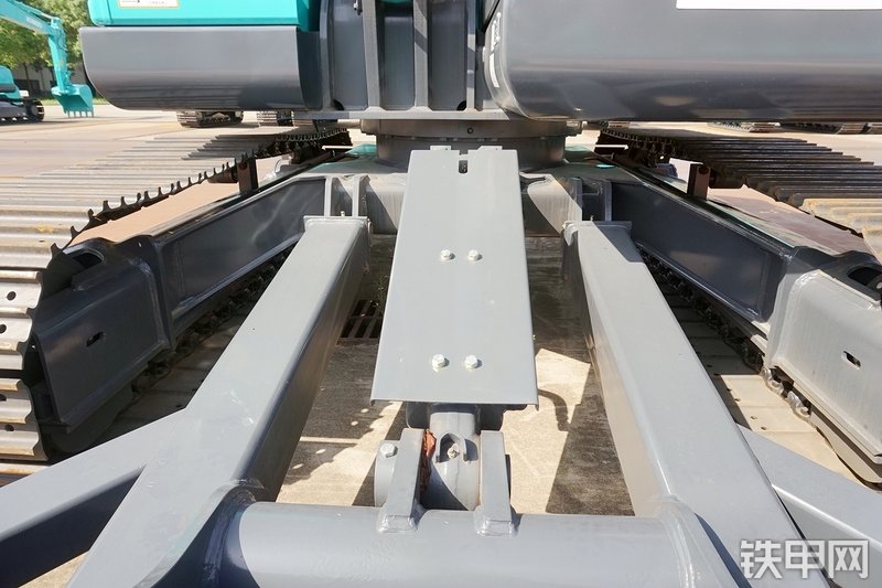 神钢SK75-8挖掘机局部