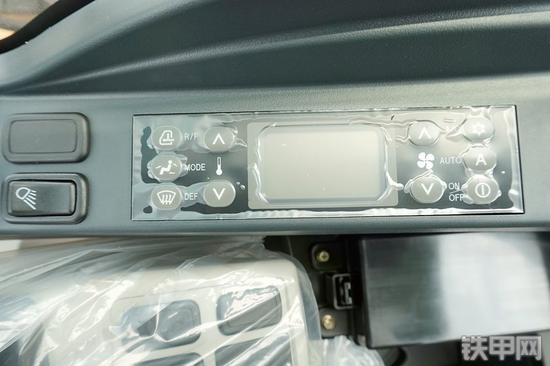 神钢SK220XD-10挖掘机局部