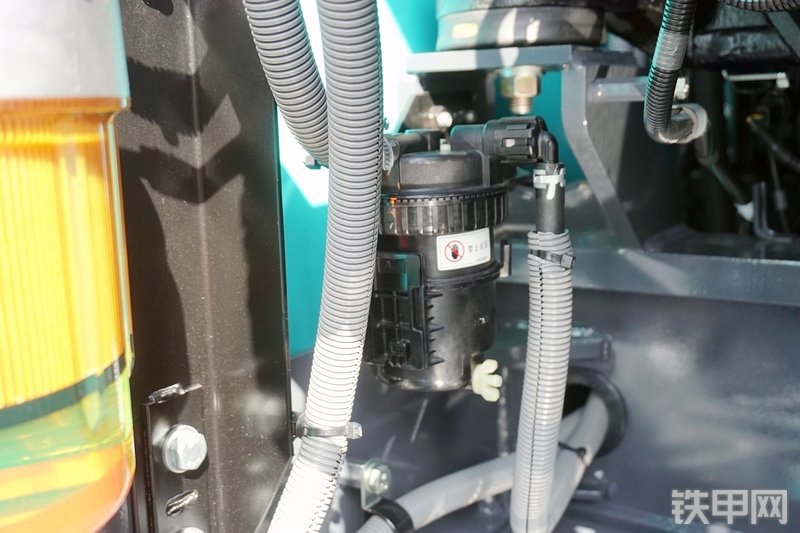 神钢SK210LC-10挖掘机局部