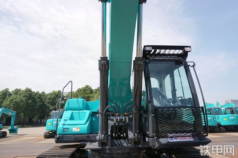 神钢SK270XD-10挖掘机局部