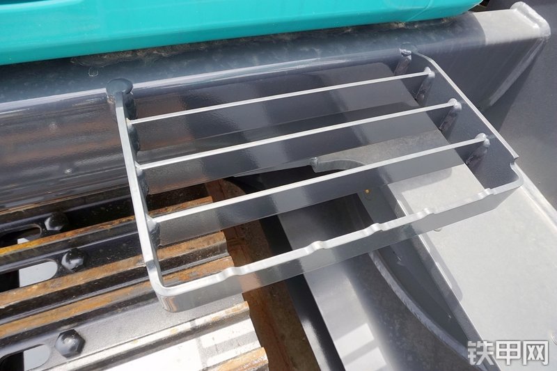 神钢SK220XD-10挖掘机局部