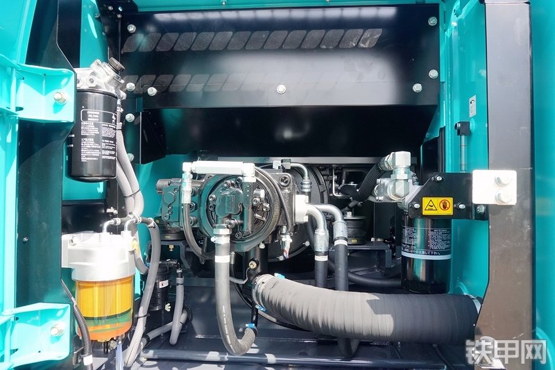 神钢SK200-10挖掘机局部