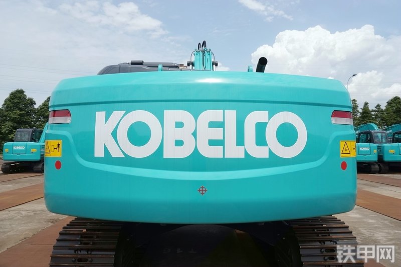 神钢SK220XD-10挖掘机整机外观