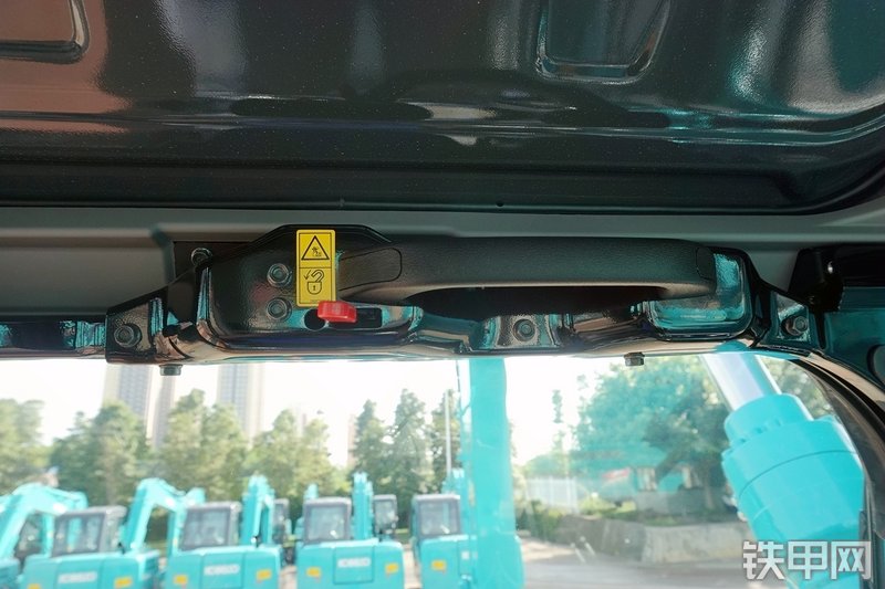 神钢SK210LC-10挖掘机局部