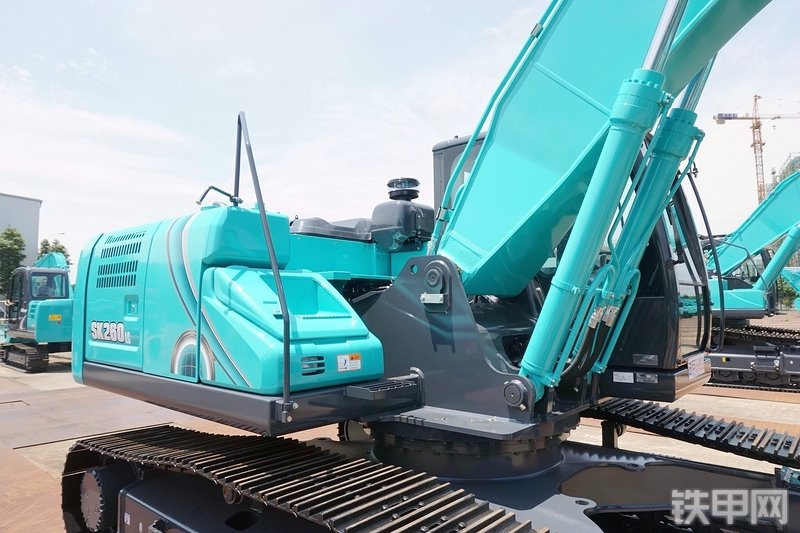 神钢SK260LC-10挖掘机整机外观