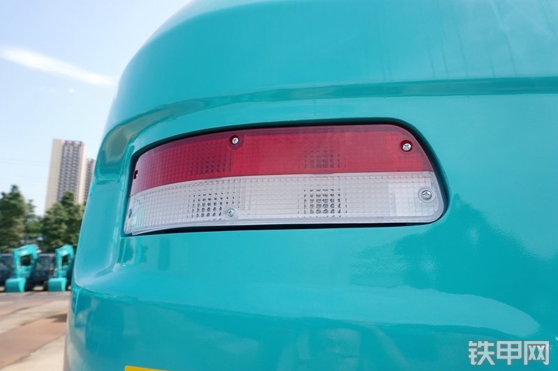 神钢SK270XD-10挖掘机局部