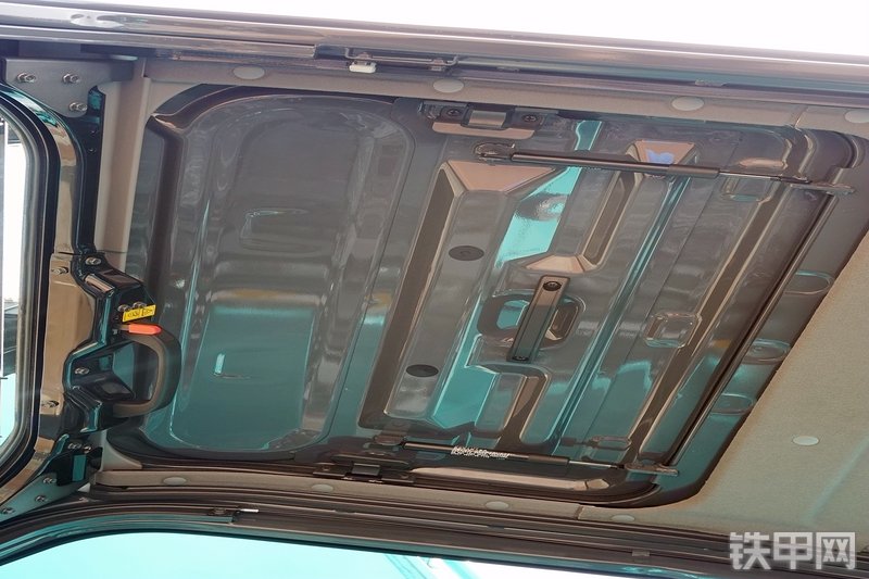 神钢SK220XD-10挖掘机局部